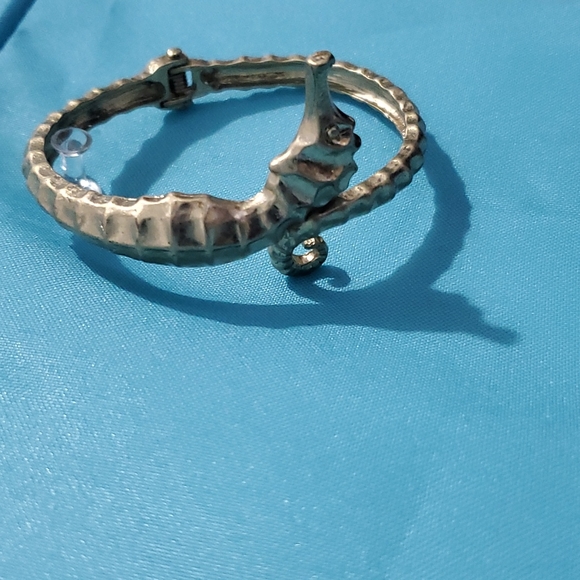 Vintage Seahorse Bangle Bracelet #22 - Picture 6 of 7